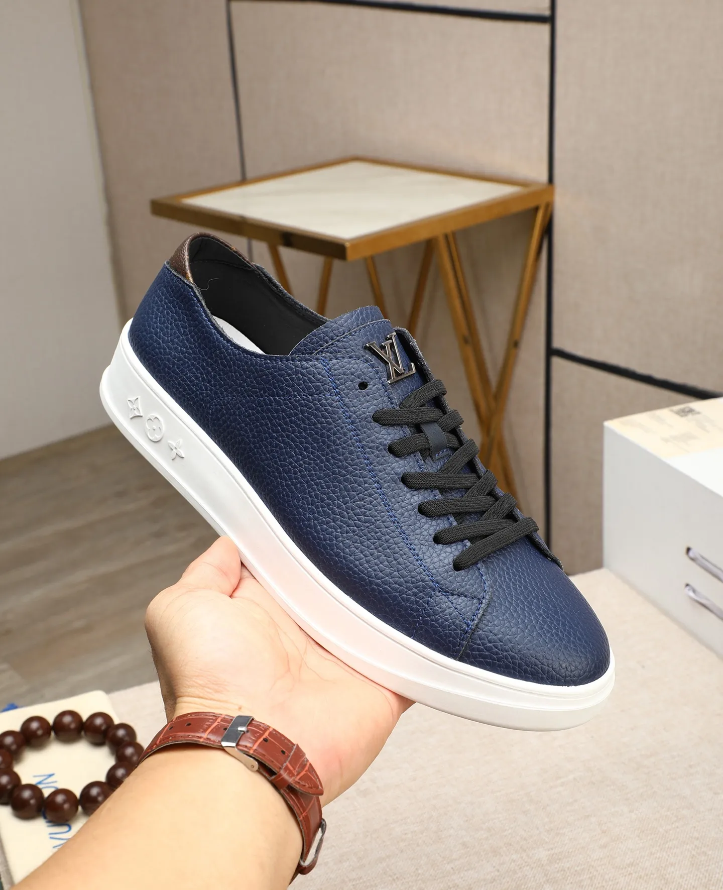Men's shoes 💰440 📛📛【LOUIS VUITTON】Louis Vuitton official website synchronized new products 👟Milan fashion catwalk style 🇰🇾🇰🇾LV family logo, celebrity style, a must-have for fashionistas ⚠️First-layer calfskin ➕Genuine leather lining ➕Official website original version special outsole 👞Number 38-44
